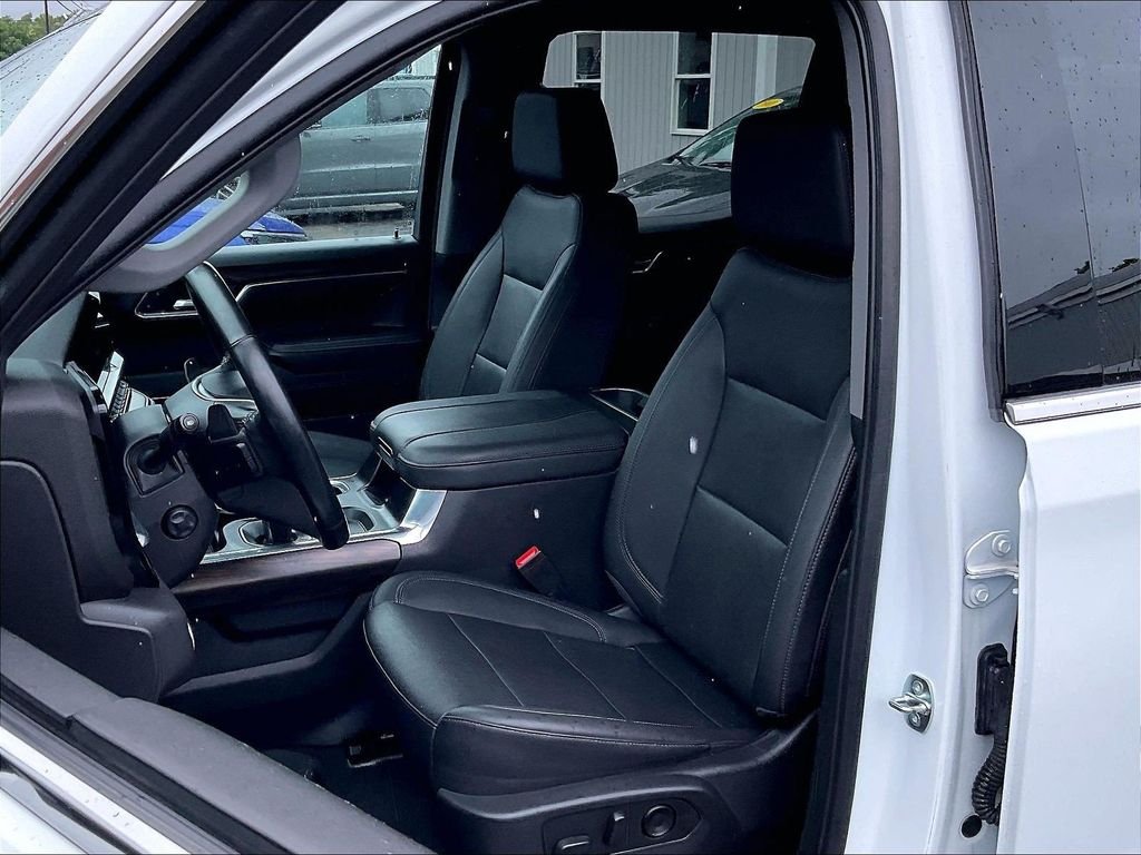 Used 2023 White GMC SLT image 10