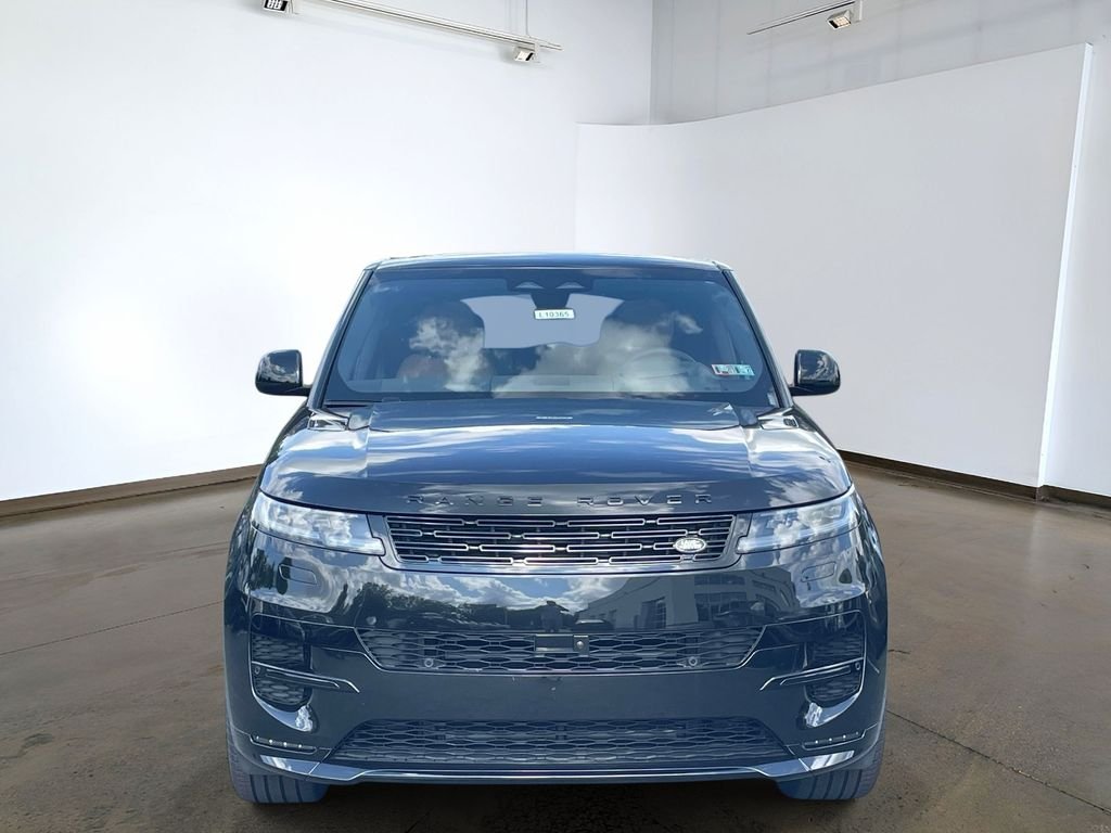 New 2026 Santorini Black Land Rover Dynamic SE image 2