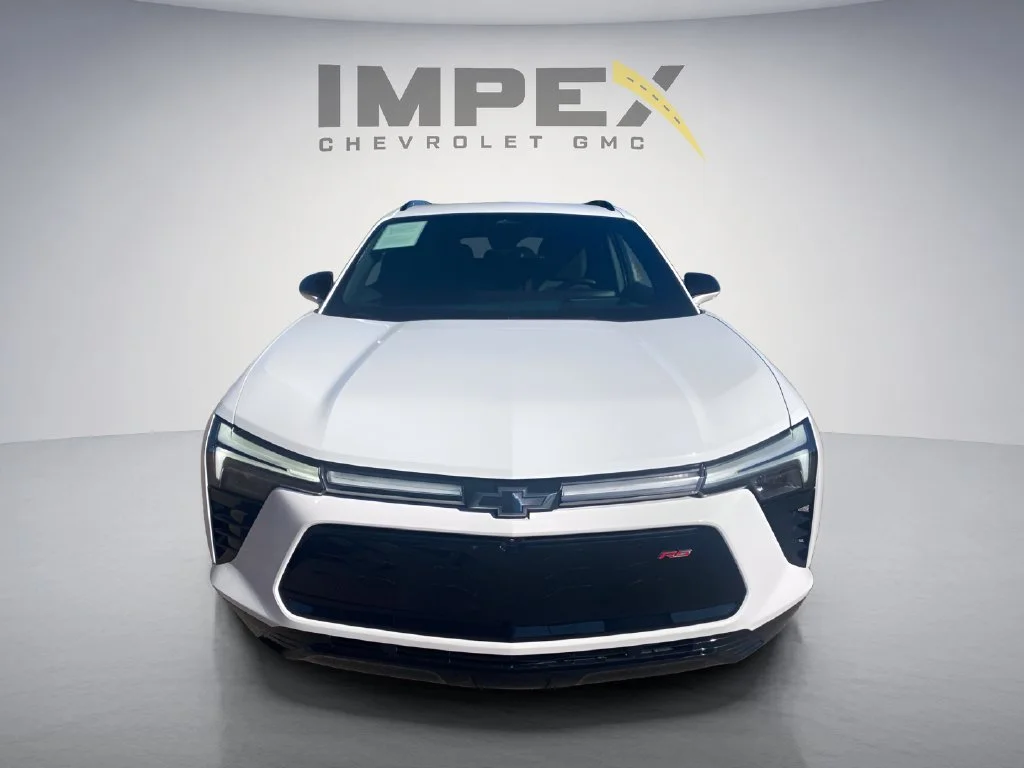 Used 2024 Summit White Chevrolet RS image 7