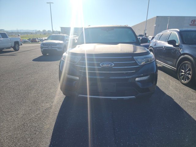 Used 2020 Black Ford XLT image 2