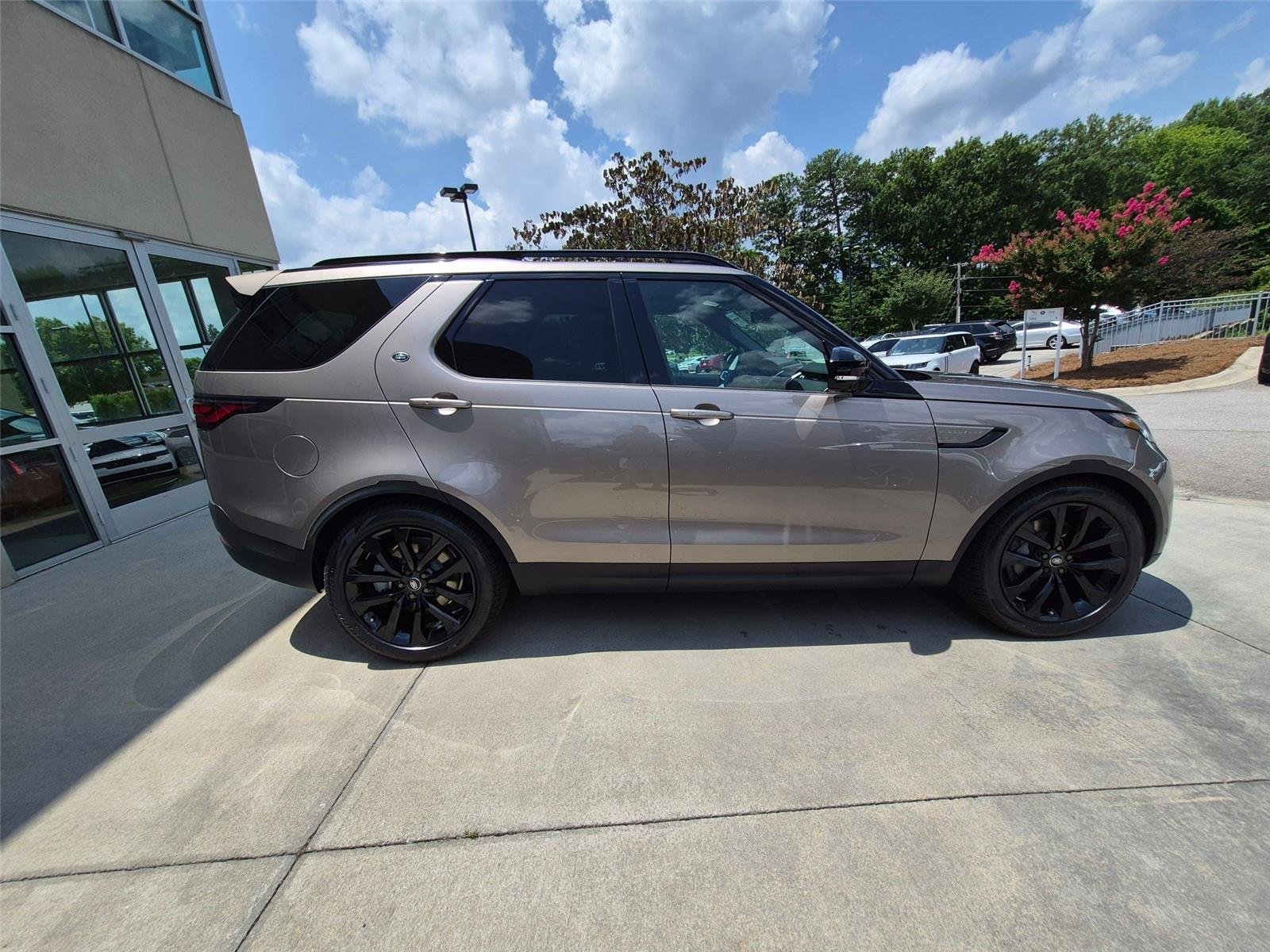 New 2026 Lantau Bronze Metallic Land Rover S image 4