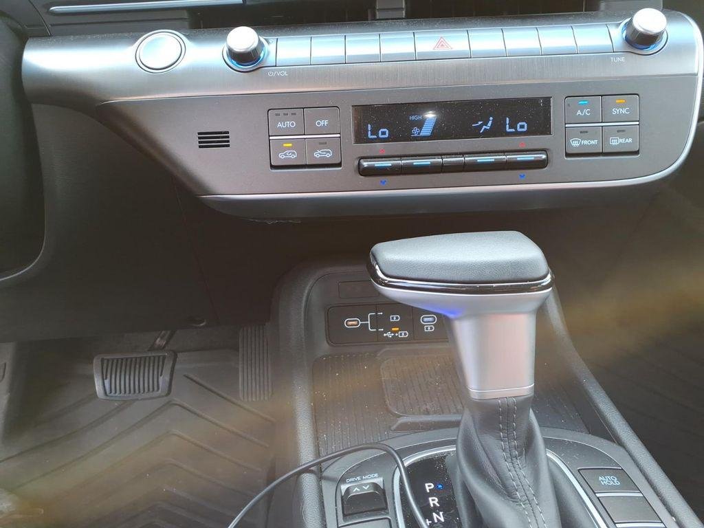 New 2026 White Hyundai SEL Sport FWD image 20
