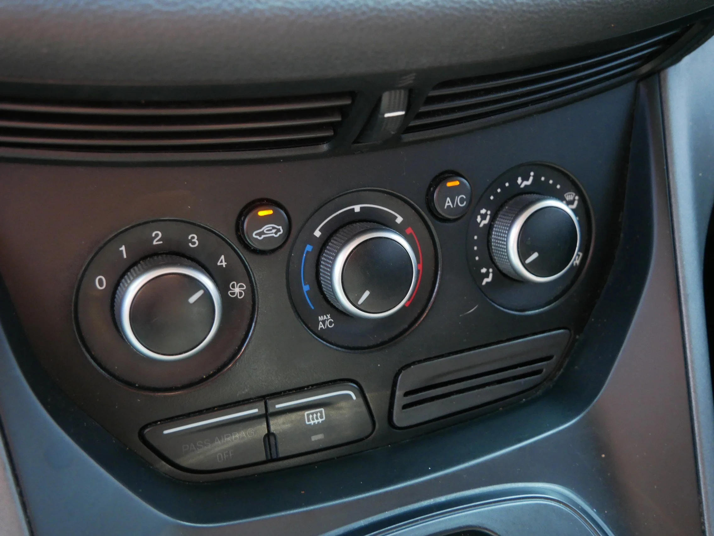 Used 2014 Sterling Gray Metallic Ford S image 28