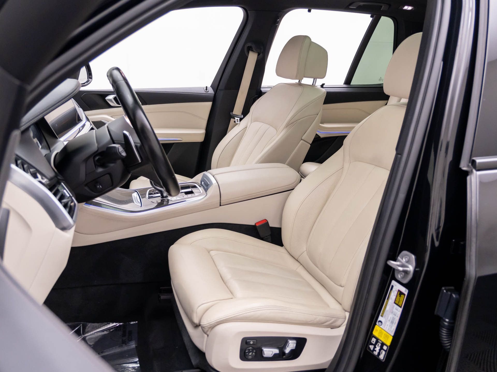 Used 2022 Black Sapphire Metallic BMW M50i image 17