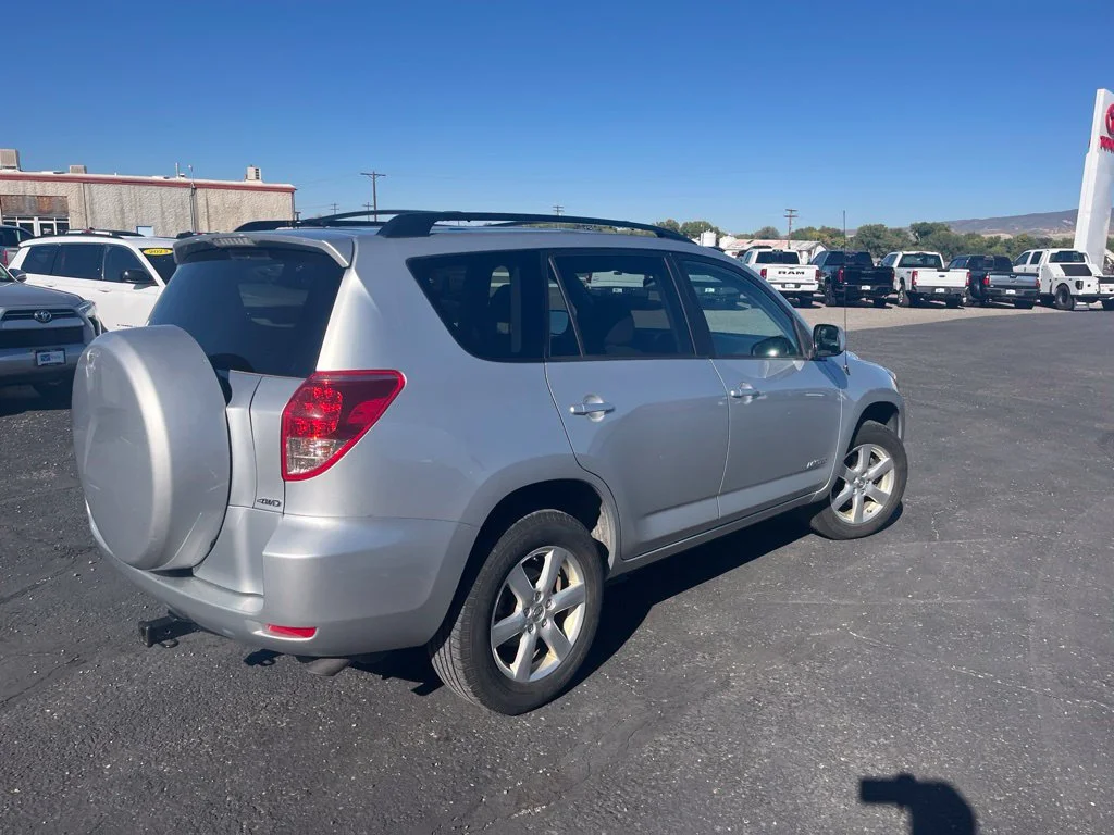 Used 2008 Classic Silver Metallic Toyota Limited image 10