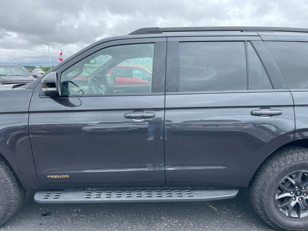 Used 2025 Gray Ford Tremor image 46
