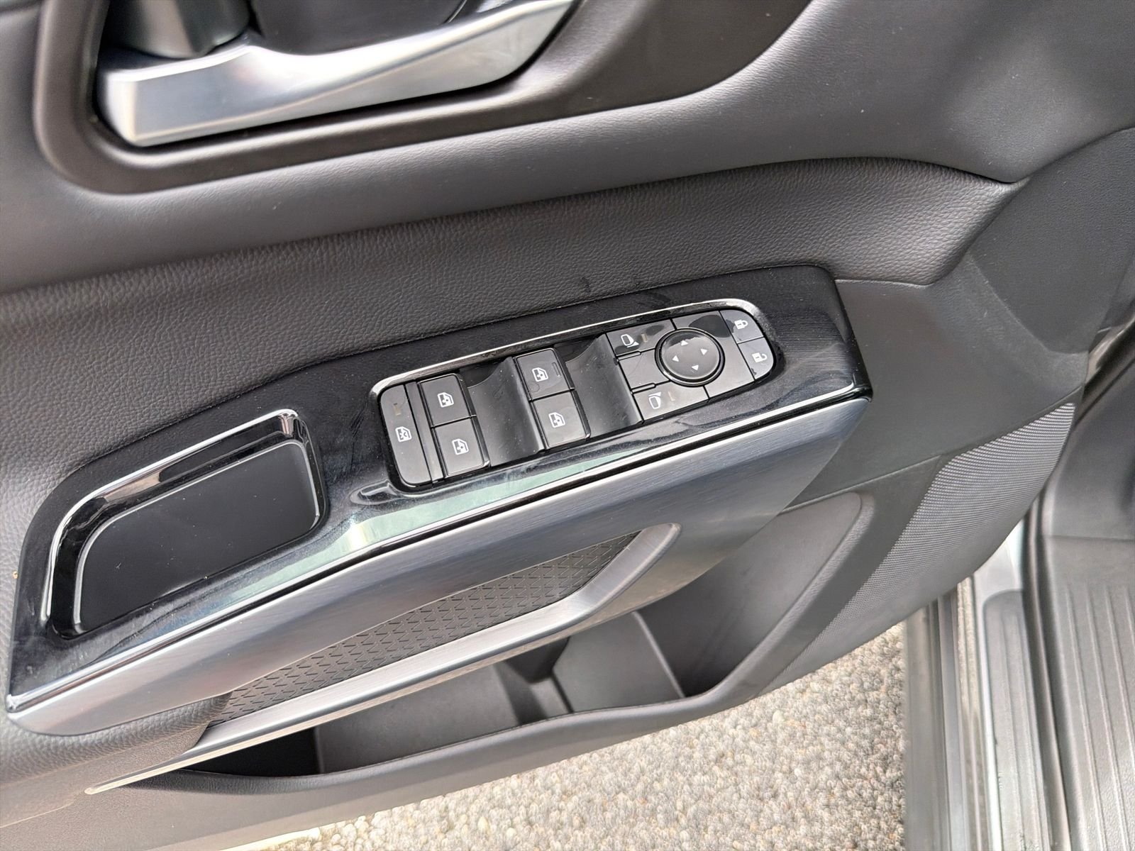 New 2026 Gray Nissan SL image 27