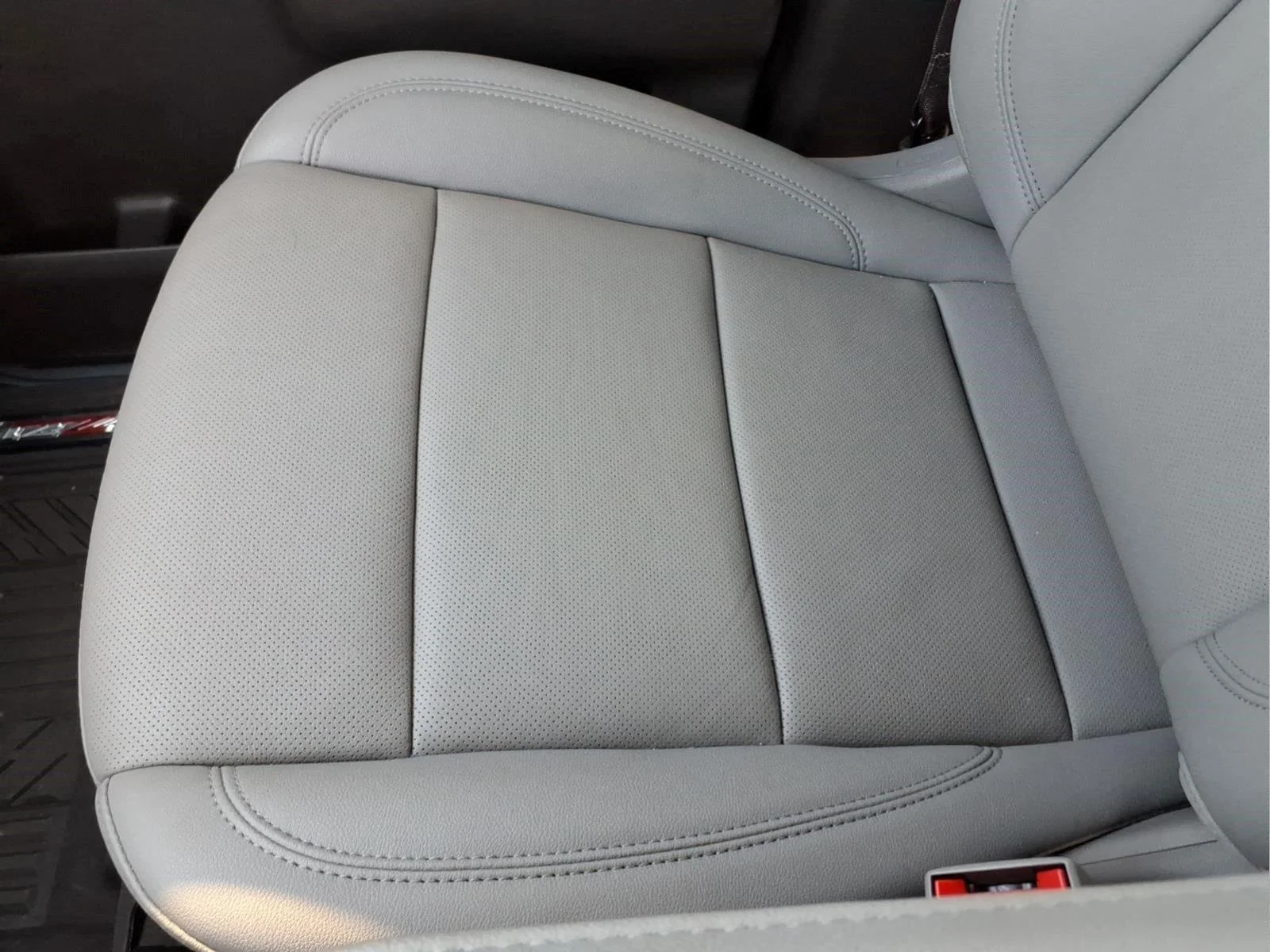 Used 2024 Iridescent Pearl Tricoat Chevrolet LTZ image 26