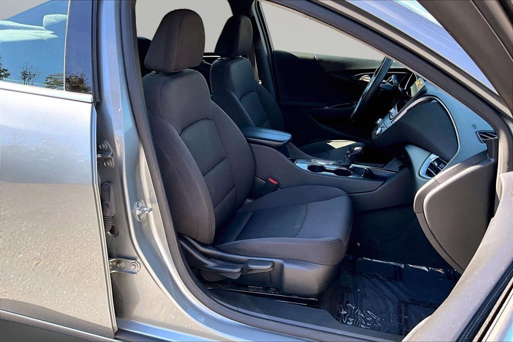 Used 2024 Gray Chevrolet LT image 33