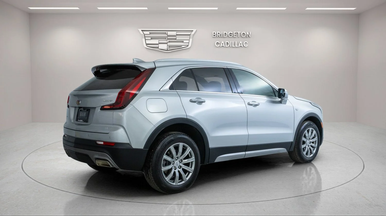 Used 2022 Radiant Silver Metallic Cadillac Premium Luxury image 7