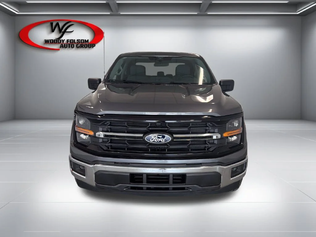 New 2026 Carbonized Gray Metallic Ford XLT image 2