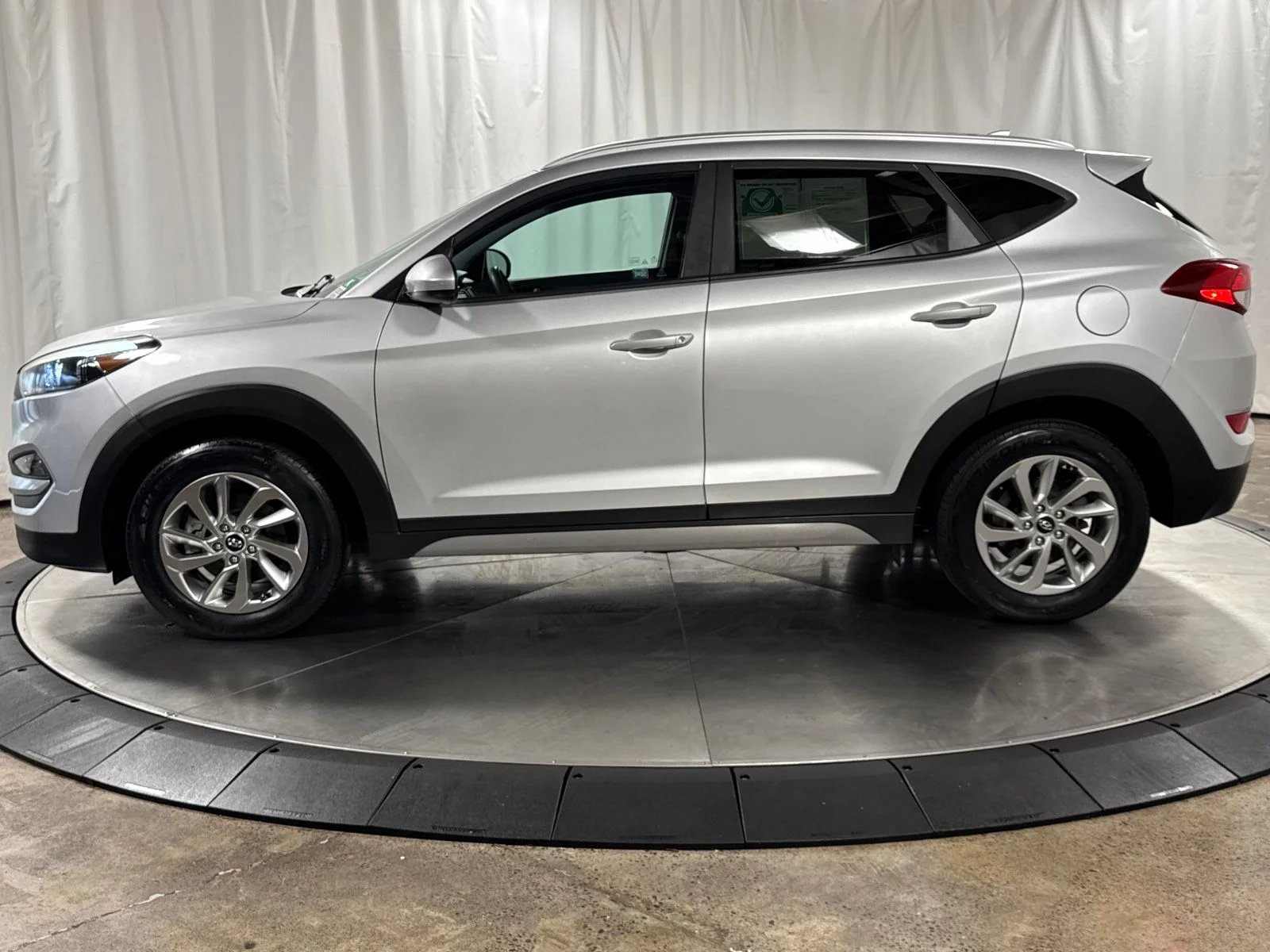 Used 2018 Molten Silver Hyundai SEL image 8