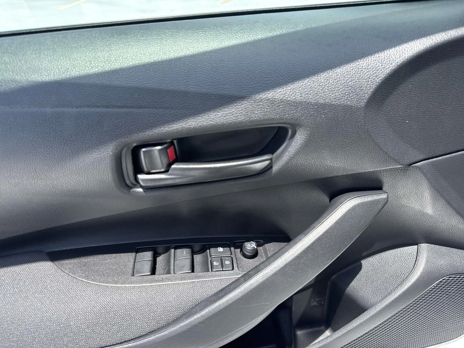 Used 2025 Wind Chill Pearl Toyota LE image 17