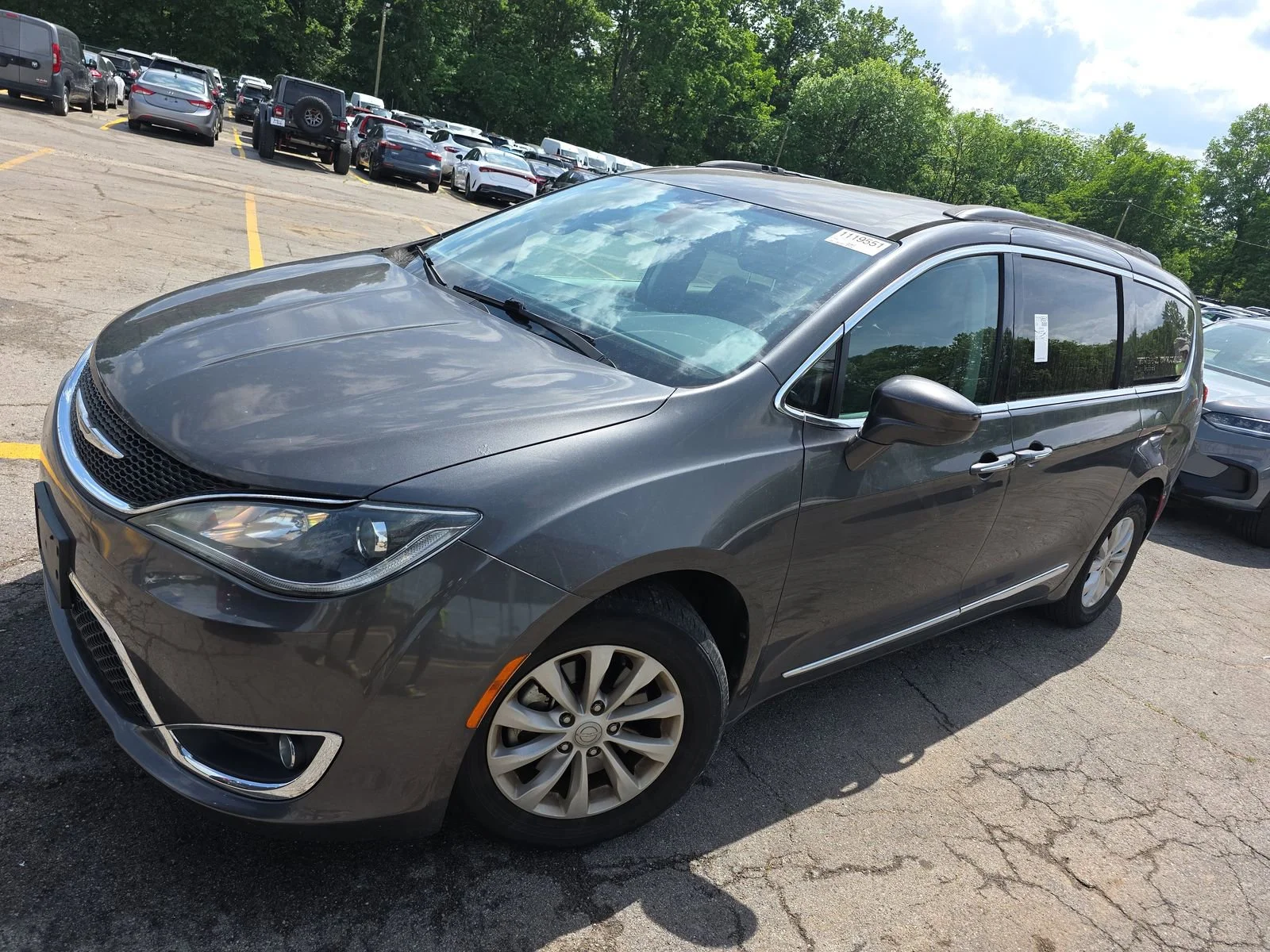 2017 Chrysler Pacifica Touring-L's photo