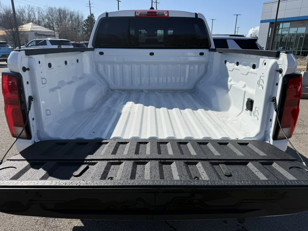New 2026 Summit White Chevrolet Z71 image 26