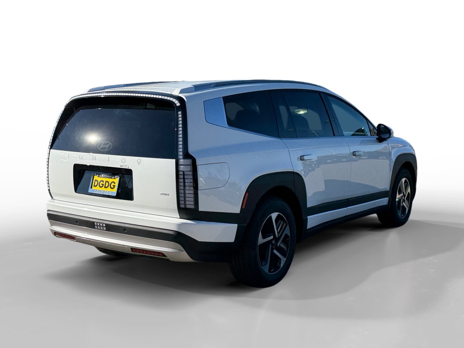New 2026 Snow White Pearl Hyundai SE image 5