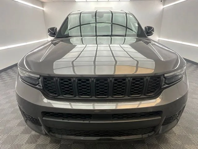 Used 2023 Gray Jeep Altitude image 2