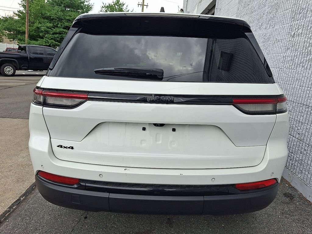 Used 2023 White Jeep Altitude X image 6