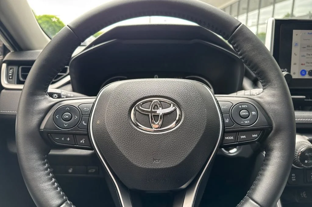 2025 Toyota RAV4 XLE - Photo 23