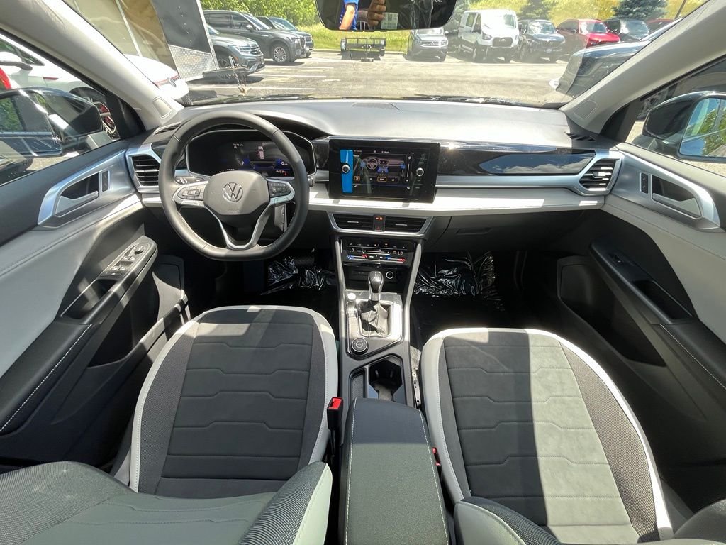 New 2026 Black Volkswagen 1.5T SE image 13