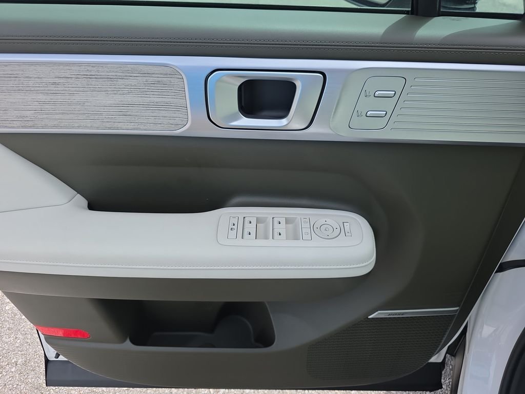 Used 2025 Serenity White Hyundai Calligraphy image 18