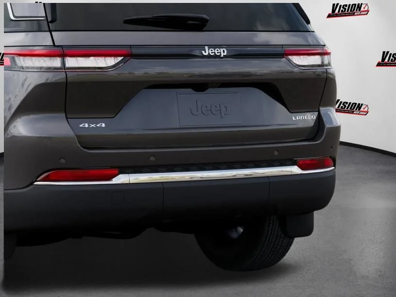 Used 2025 Gray Jeep Laredo X image 13