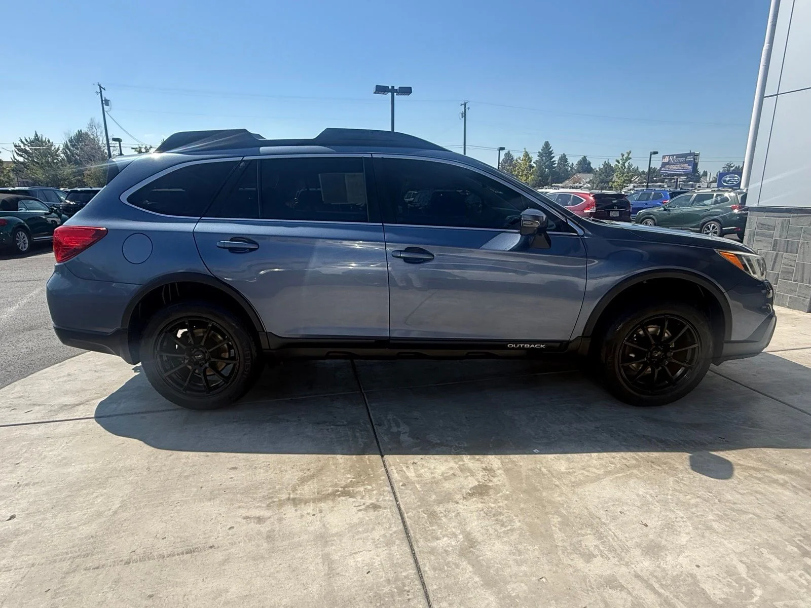Used 2017 Twilight Blue Metallic Subaru 2.5i image 4