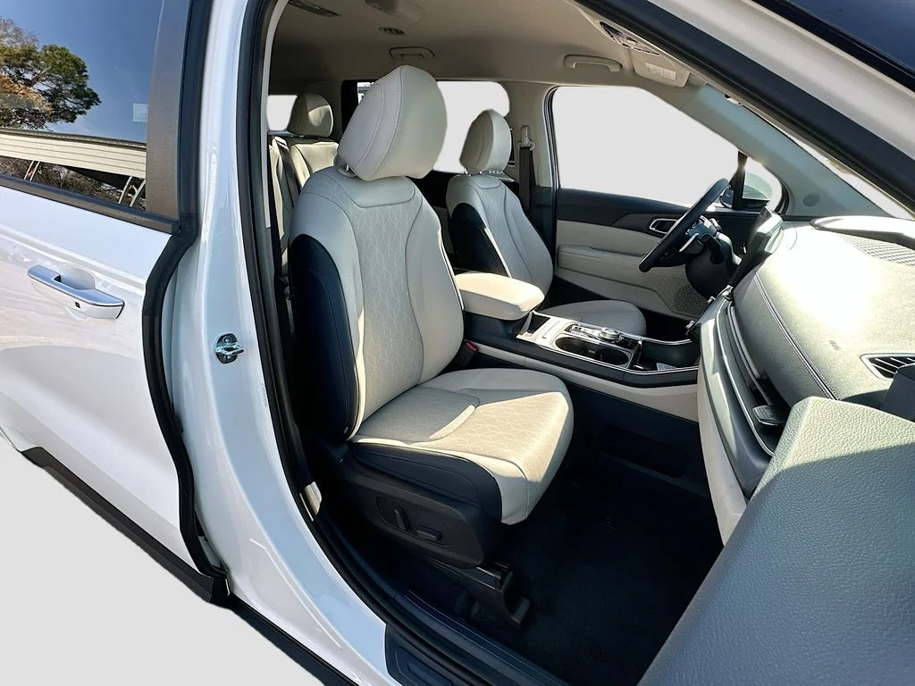 New 2026 Snow White Pearl Kia EX image 29