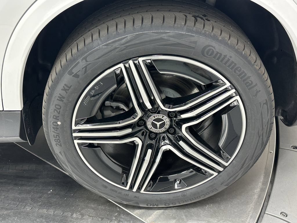New 2026 MANUFAKTUR Moonlight White Metallic Mercedes-Benz GLC 300 image 23