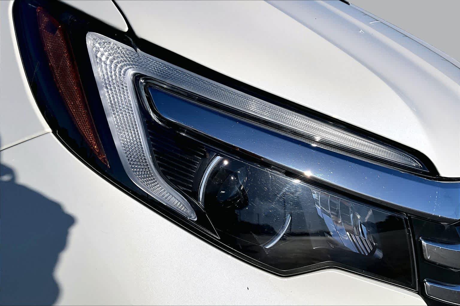 Used 2017 White Diamond Pearl Honda EX image 27