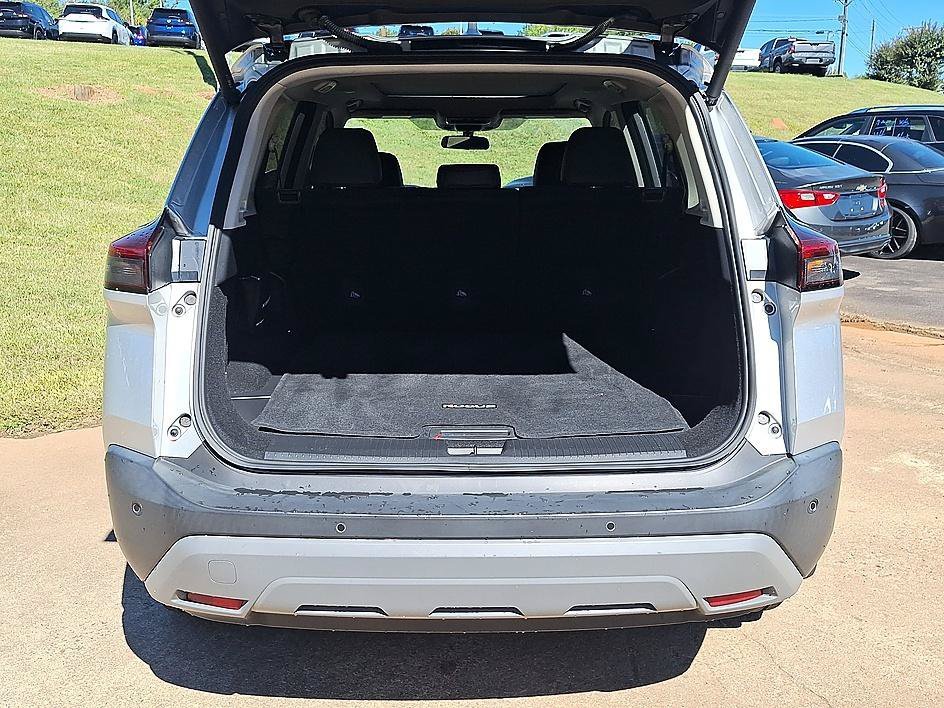 Used 2023 Brilliant Silver Metallic Nissan SV image 23
