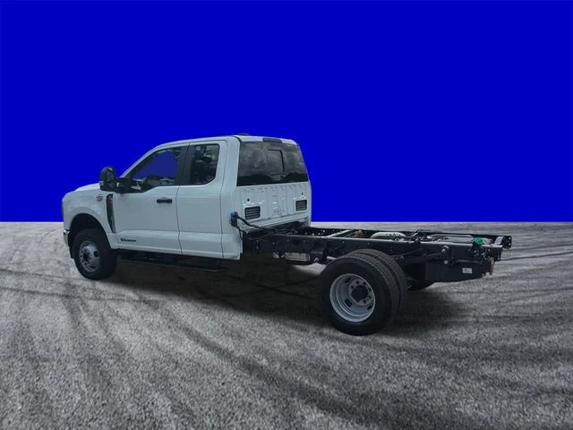 2025 Ford F-350 Super Duty Chassis Cab XL - Photo 6