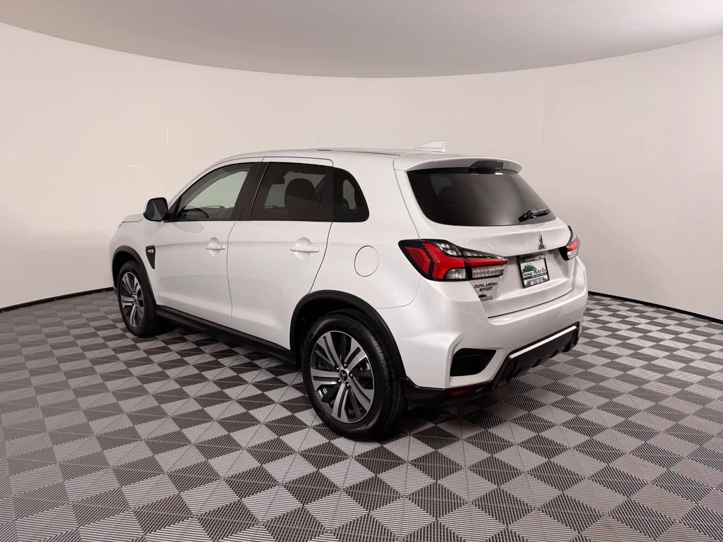 Used 2024  Mitsubishi 2.0 ES image 11