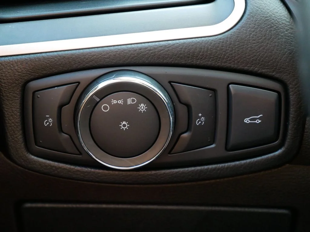 Used 2016 Blue Ford SEL image 16