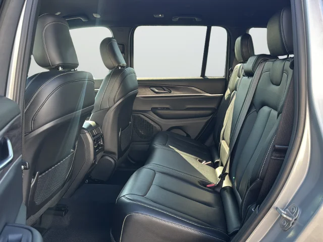 Used 2024 Silver Jeep Limited image 27