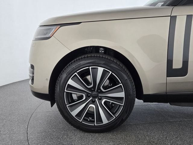 Used 2026  Land Rover SE image 7