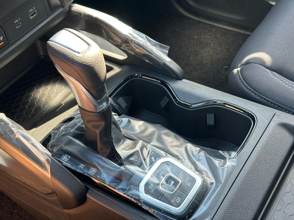 New 2026 Glacier White Nissan Crew Cab SV image 14