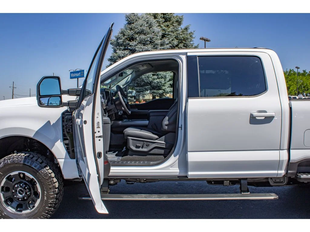 New 2026 Oxford White Ford LARIAT image 32
