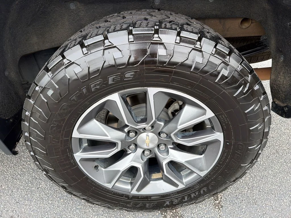 Used 2024 Gray Chevrolet LT image 19