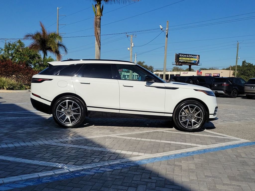 New 2026 Fuji White Land Rover Dynamic SE image 6