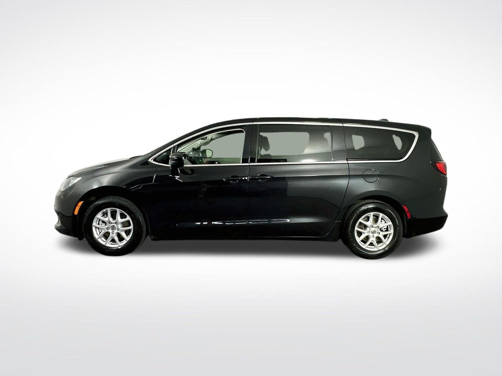Used 2023 Brilliant Black Crystal Pearlcoat Chrysler LX image 5