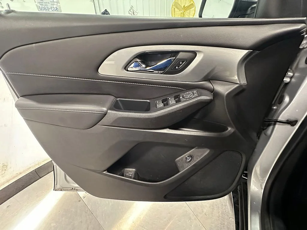 Used 2022 Silver Chevrolet LT image 22