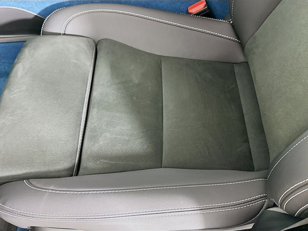 Used 2023 White Volvo Twin Plus image 18