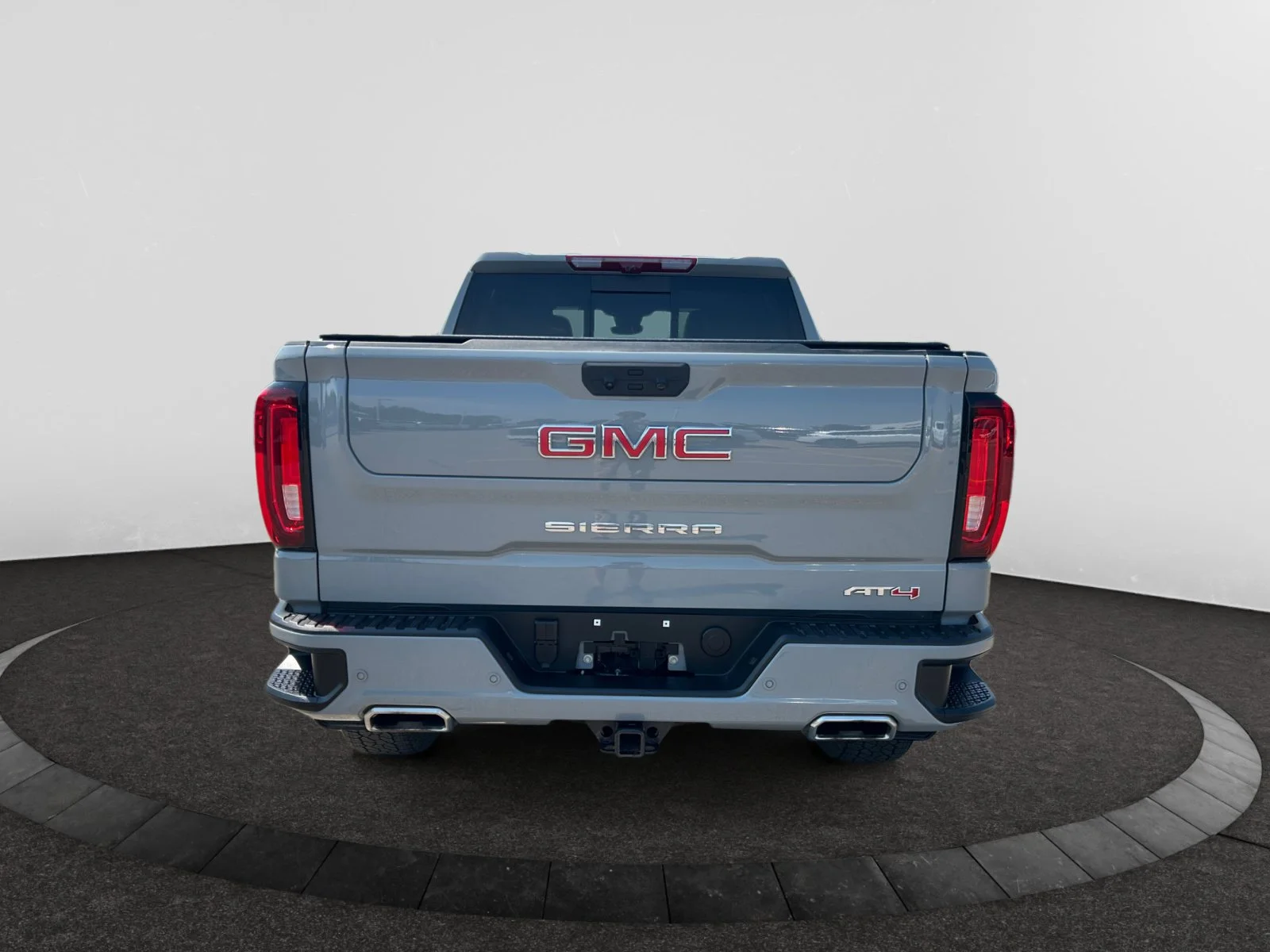 Used 2025 Gray GMC AT4 Crew Cab 6.2L Leather Sunroof Navigation 4x4 image 4