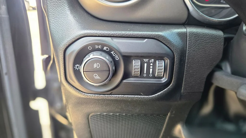 Used 2022 Black Jeep Willys image 17