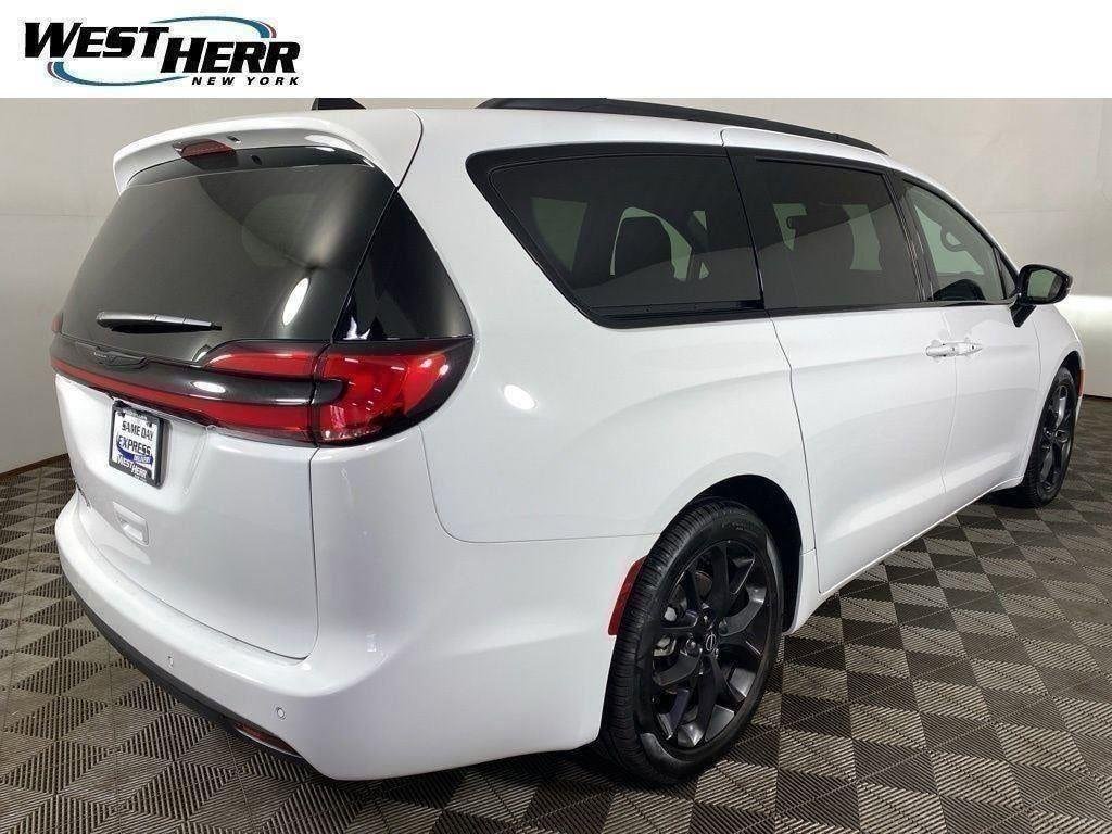 Used 2026 Bright White Clearcoat Chrysler Select image 45