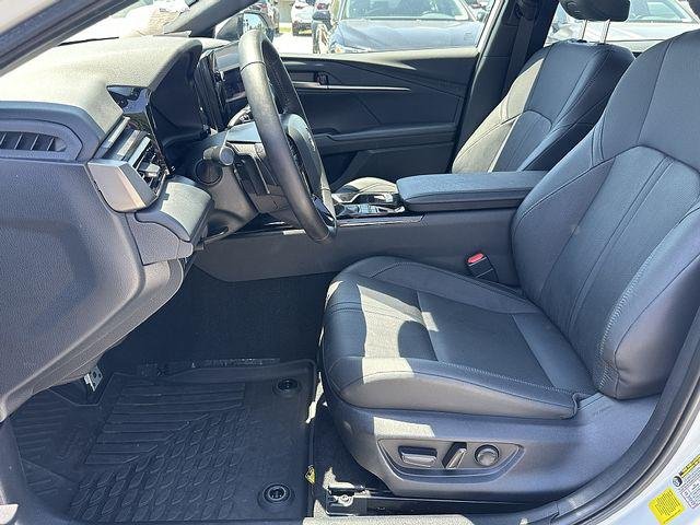 Certified Used 2025 WIND CHILL PEARL Toyota  image 20
