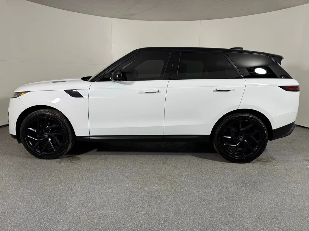 Used 2023 Fuji White Land Rover SE image 10