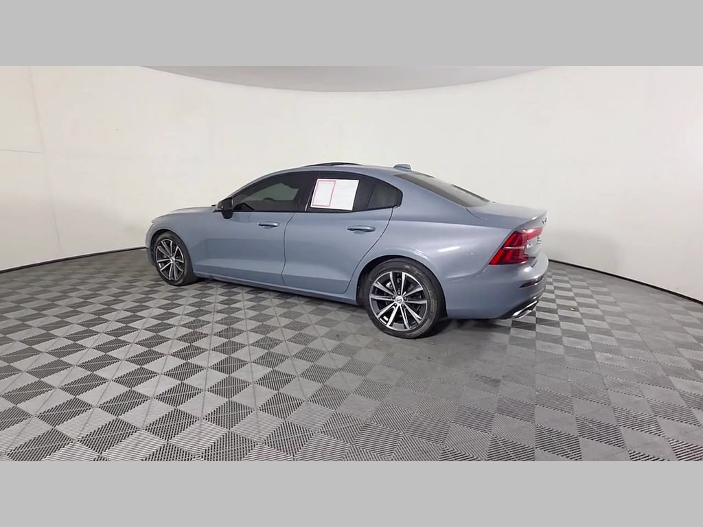 Certified Used 2022 Gray Volvo Momentum image 46