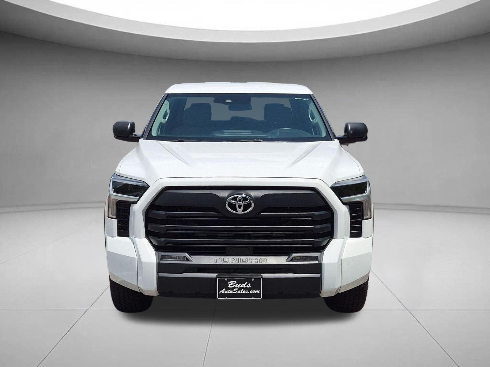 Used 2023 Ice Cap Toyota SR5 image 8